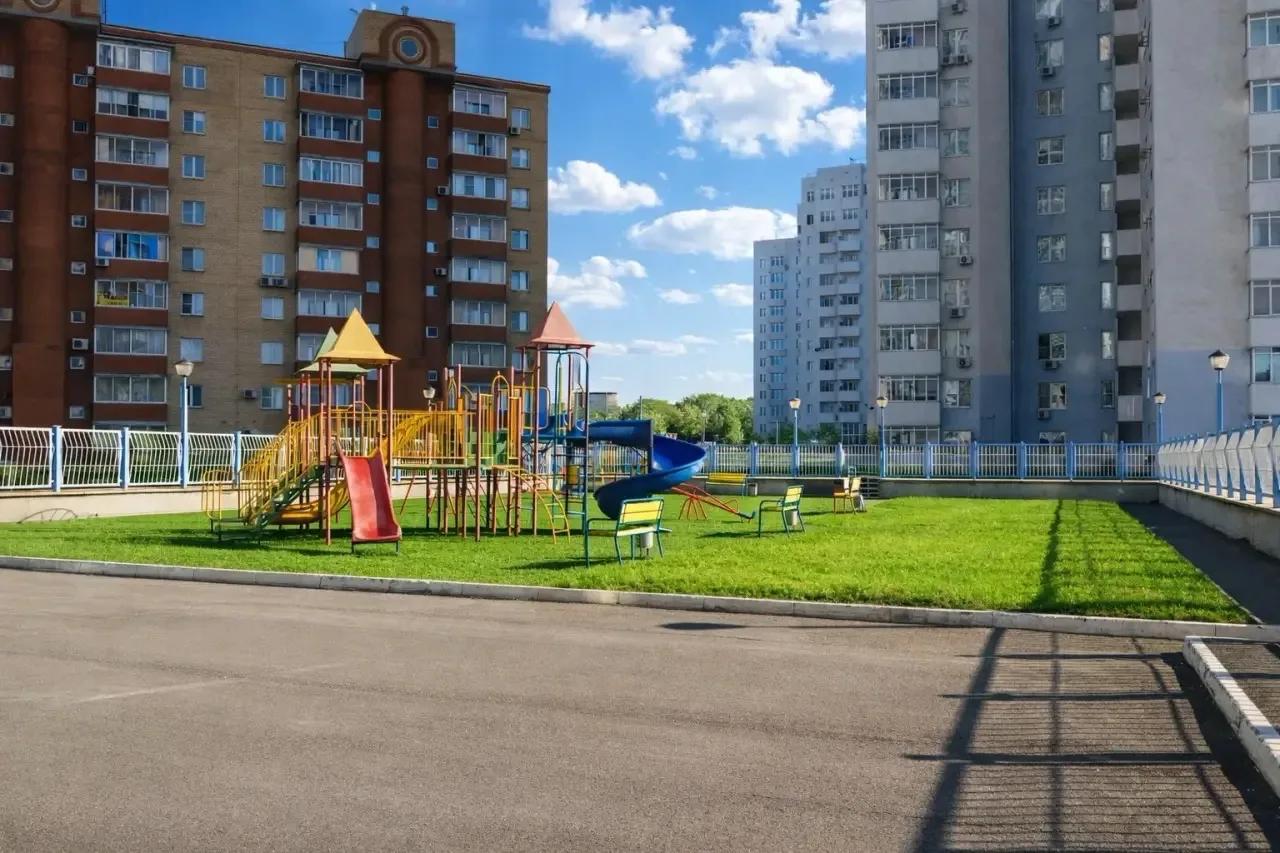 Закрытая территория жилого комплекса
